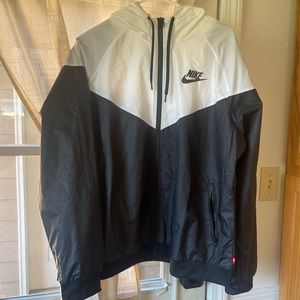 Nike black and white windbreaker size xl